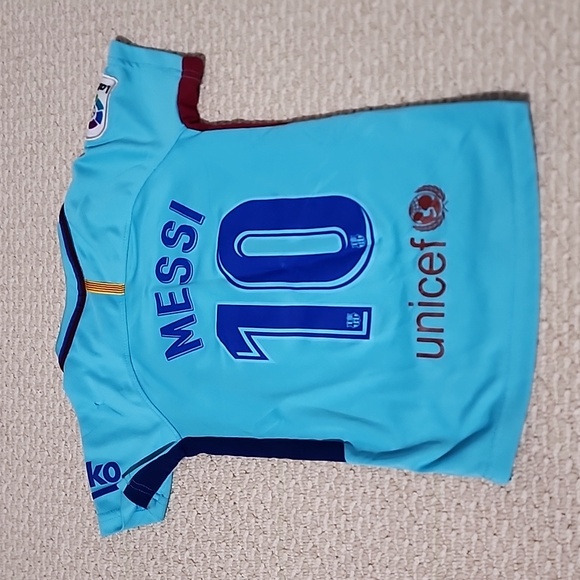 Matching soccer jersey and shorts - Picture 4 of 4